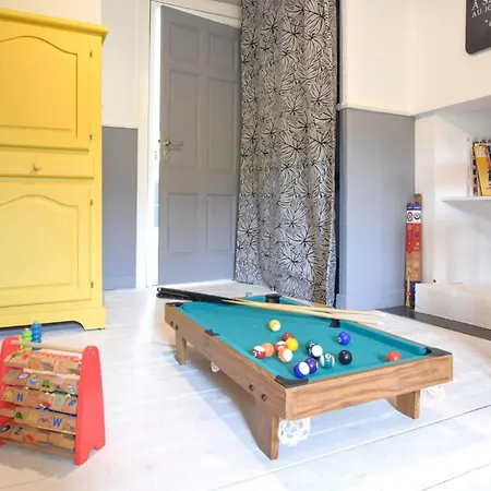 3 Bedroom Awesome In 펜션 Donnay